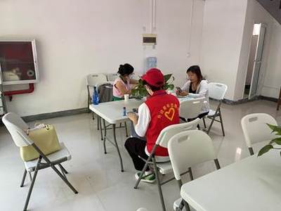 校團委組織學生骨干志愿者開展迎新志愿服務活動